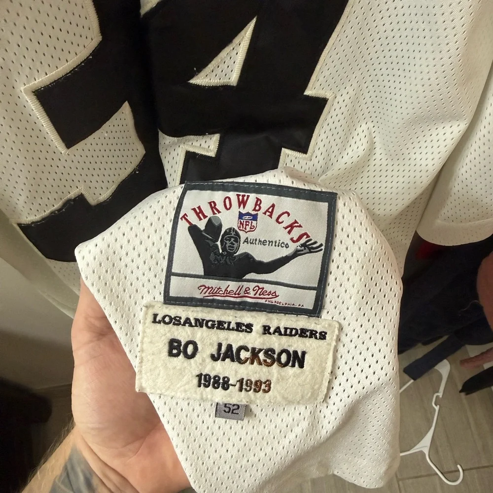 Mitchell & Ness White and Black Los Angeles Raiders Bo Jackson Jersey - Picture 3 of 4